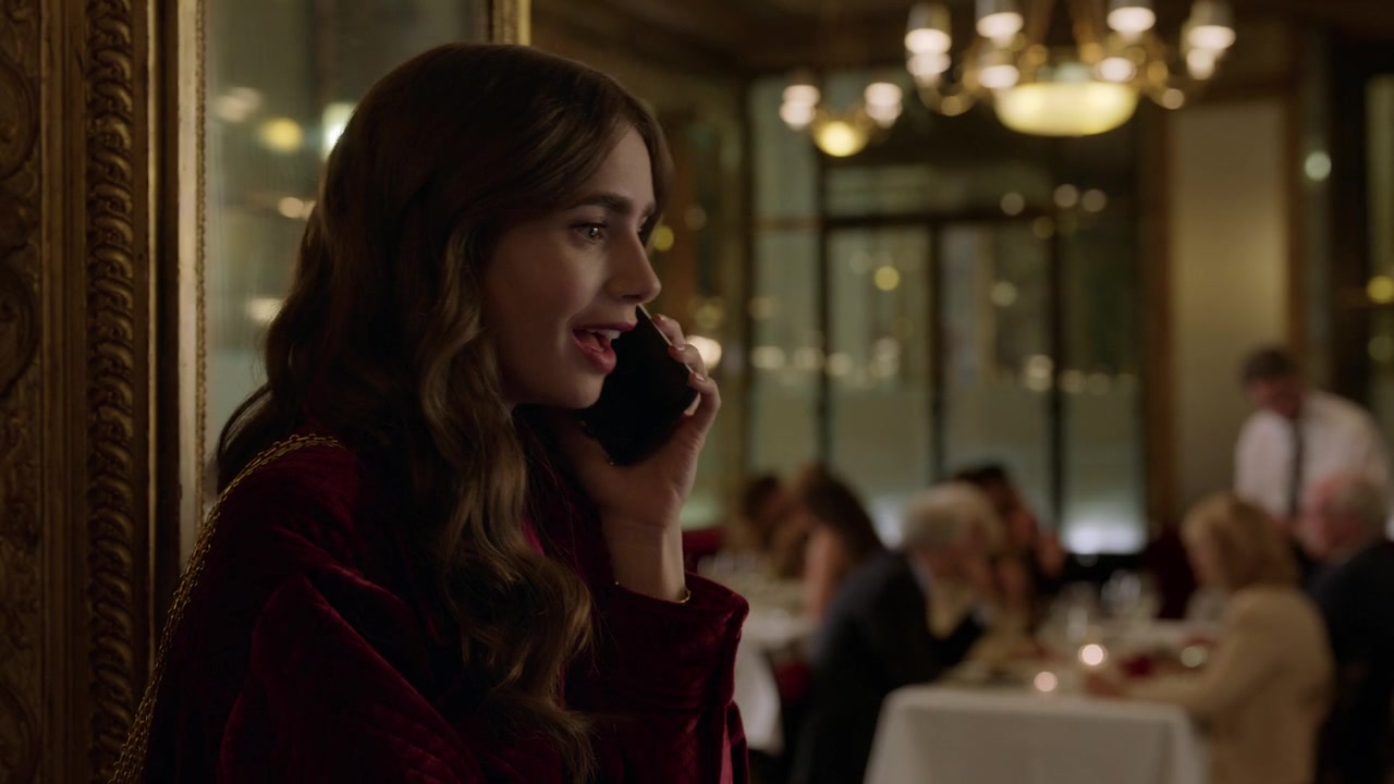 Emily_in_Paris_S01E04_A_Kiss_Is_Just_A_Kiss_720p_NF_WEB-DL_DDP5_1_x264-BTN_0870.jpg