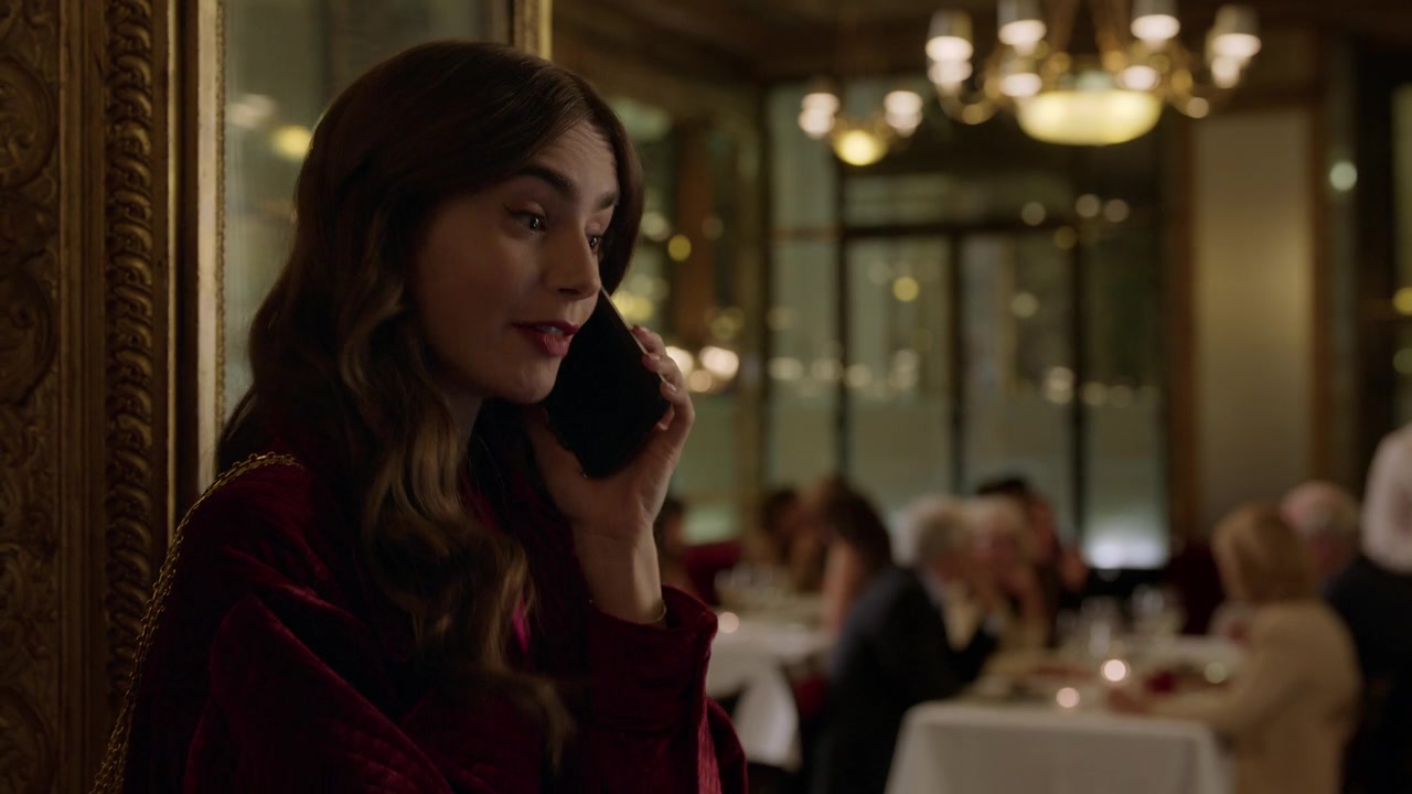 Emily_in_Paris_S01E04_A_Kiss_Is_Just_A_Kiss_720p_NF_WEB-DL_DDP5_1_x264-BTN_0872.jpg