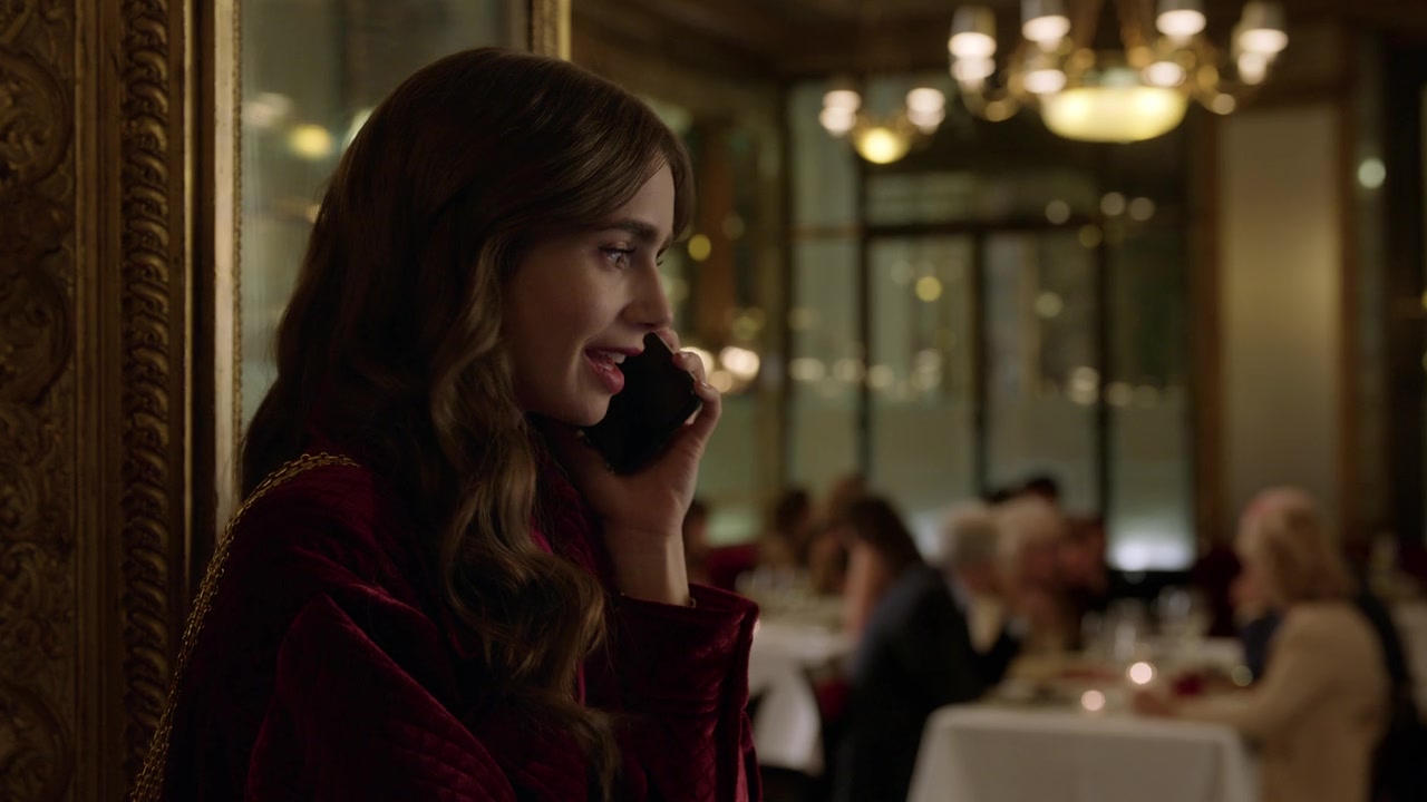 Emily_in_Paris_S01E04_A_Kiss_Is_Just_A_Kiss_720p_NF_WEB-DL_DDP5_1_x264-BTN_0874.jpg