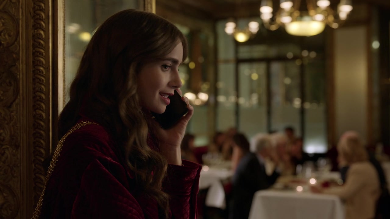 Emily_in_Paris_S01E04_A_Kiss_Is_Just_A_Kiss_720p_NF_WEB-DL_DDP5_1_x264-BTN_0875.jpg