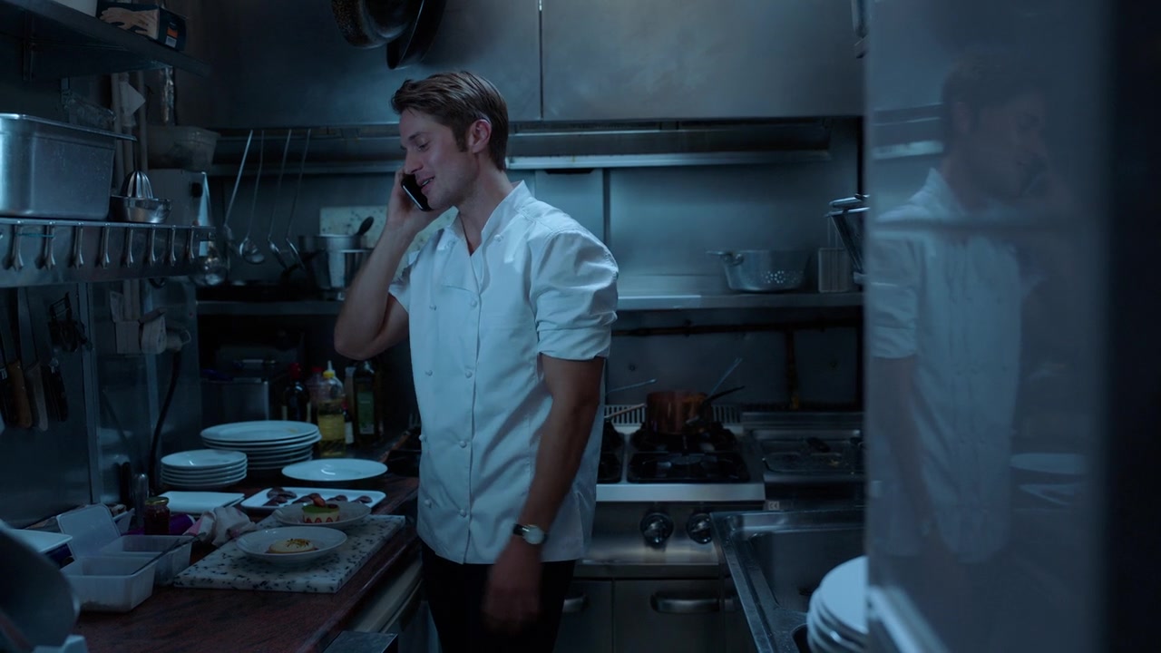 Emily_in_Paris_S01E04_A_Kiss_Is_Just_A_Kiss_720p_NF_WEB-DL_DDP5_1_x264-BTN_0878.jpg