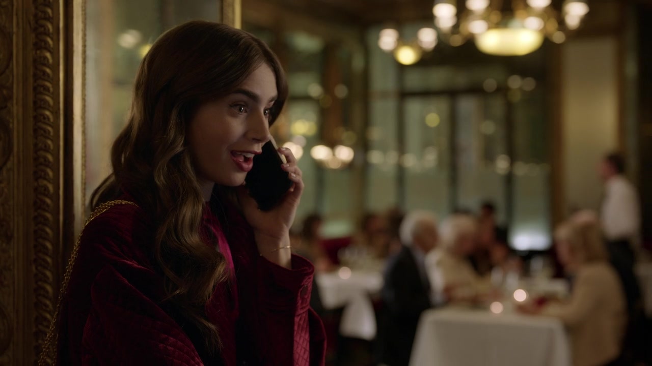 Emily_in_Paris_S01E04_A_Kiss_Is_Just_A_Kiss_720p_NF_WEB-DL_DDP5_1_x264-BTN_0881.jpg