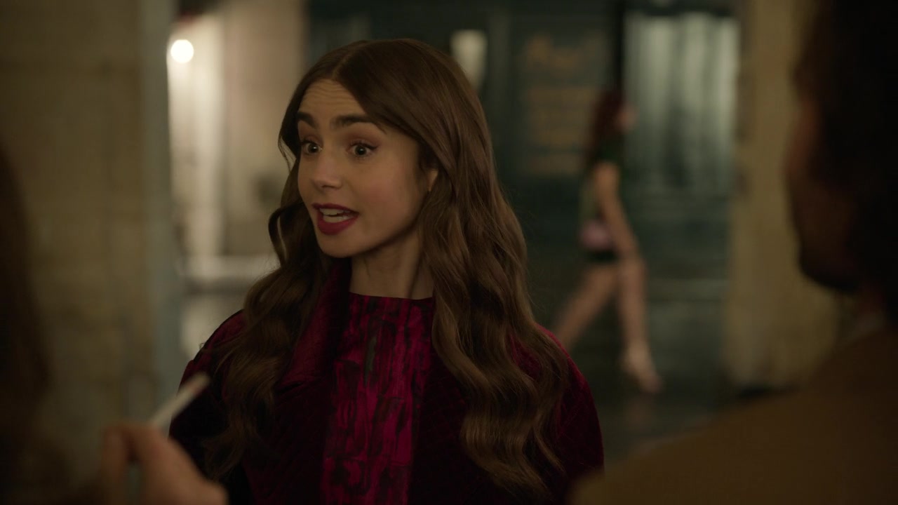 Emily_in_Paris_S01E04_A_Kiss_Is_Just_A_Kiss_720p_NF_WEB-DL_DDP5_1_x264-BTN_0893.jpg