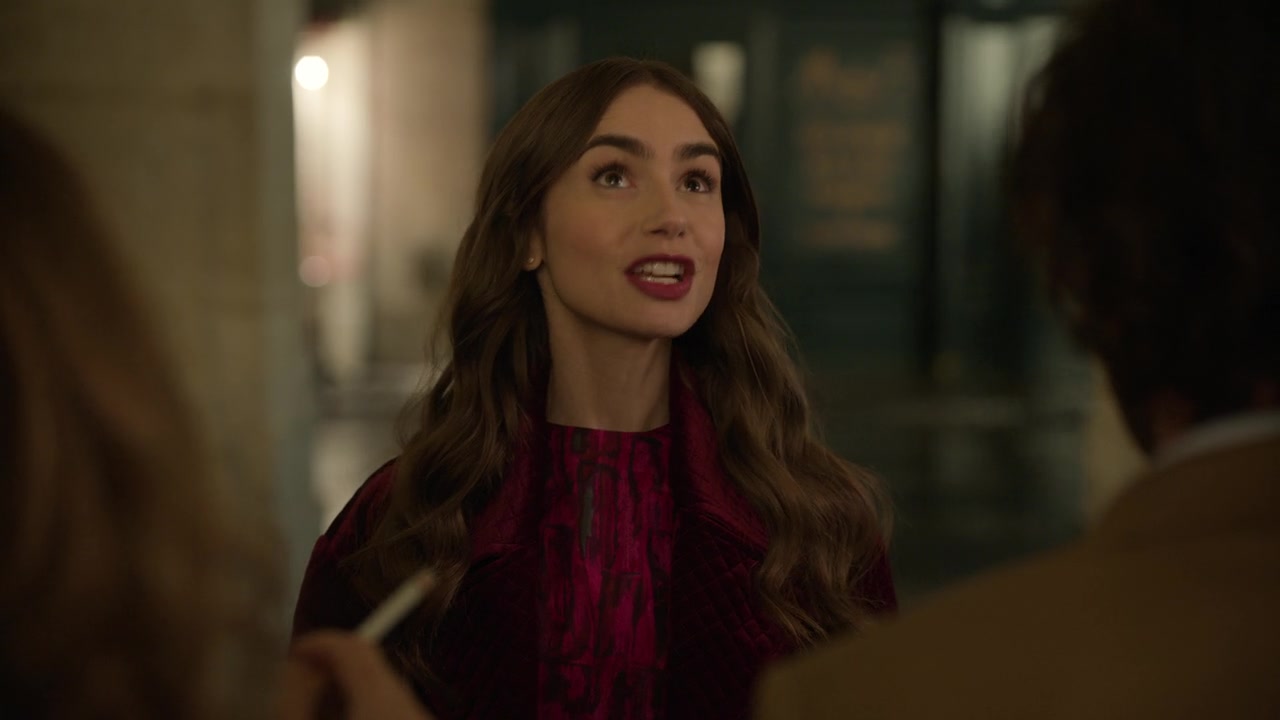 Emily_in_Paris_S01E04_A_Kiss_Is_Just_A_Kiss_720p_NF_WEB-DL_DDP5_1_x264-BTN_0899.jpg