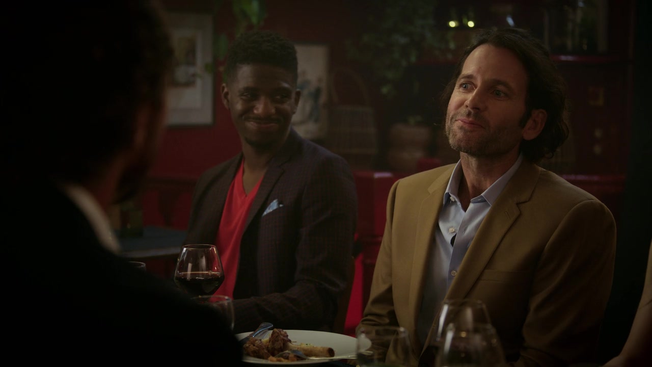 Emily_in_Paris_S01E04_A_Kiss_Is_Just_A_Kiss_720p_NF_WEB-DL_DDP5_1_x264-BTN_0927.jpg