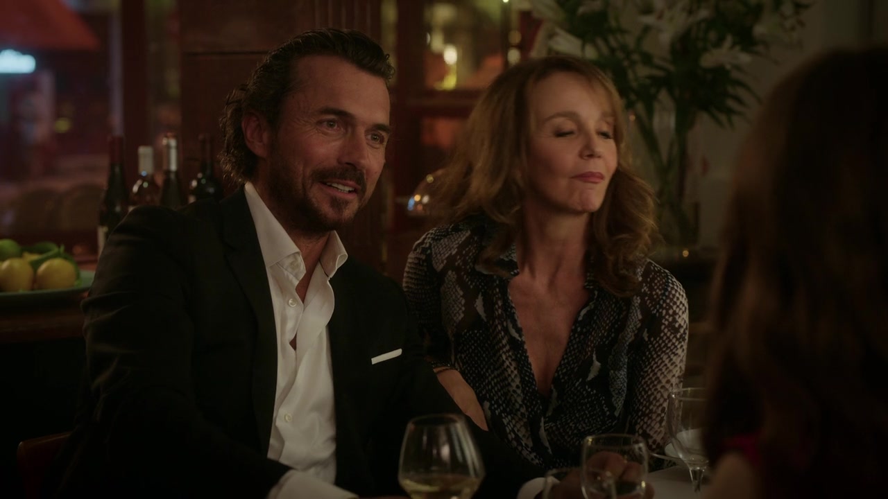 Emily_in_Paris_S01E04_A_Kiss_Is_Just_A_Kiss_720p_NF_WEB-DL_DDP5_1_x264-BTN_0975.jpg
