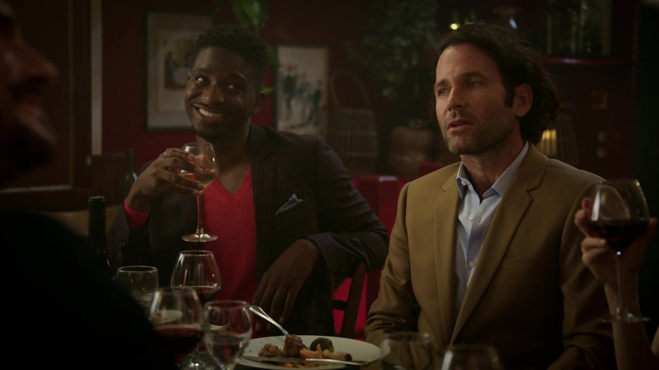 Emily_in_Paris_S01E04_A_Kiss_Is_Just_A_Kiss_720p_NF_WEB-DL_DDP5_1_x264-BTN_0988.jpg