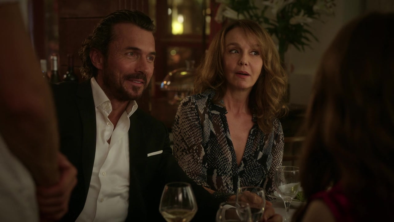 Emily_in_Paris_S01E04_A_Kiss_Is_Just_A_Kiss_720p_NF_WEB-DL_DDP5_1_x264-BTN_0989.jpg
