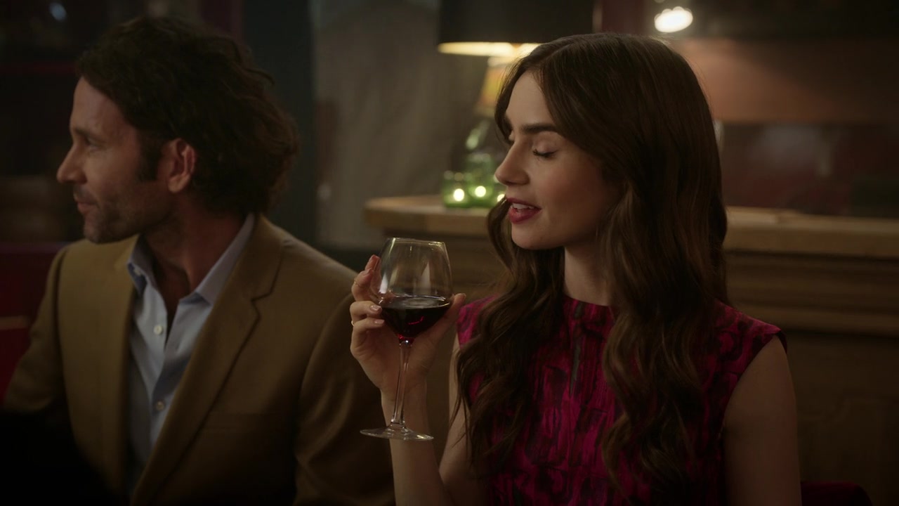 Emily_in_Paris_S01E04_A_Kiss_Is_Just_A_Kiss_720p_NF_WEB-DL_DDP5_1_x264-BTN_0998.jpg