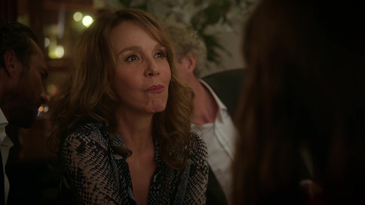 Emily_in_Paris_S01E04_A_Kiss_Is_Just_A_Kiss_720p_NF_WEB-DL_DDP5_1_x264-BTN_1000.jpg