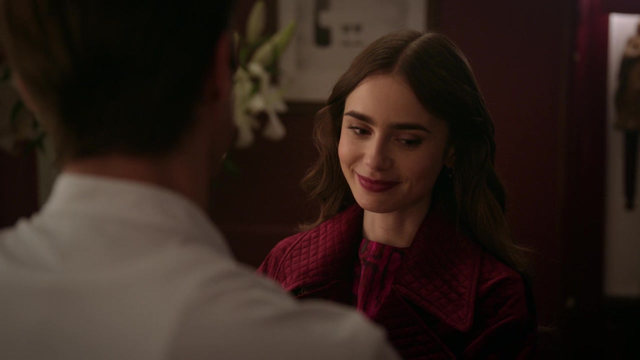 Emily_in_Paris_S01E04_A_Kiss_Is_Just_A_Kiss_720p_NF_WEB-DL_DDP5_1_x264-BTN_1009.jpg