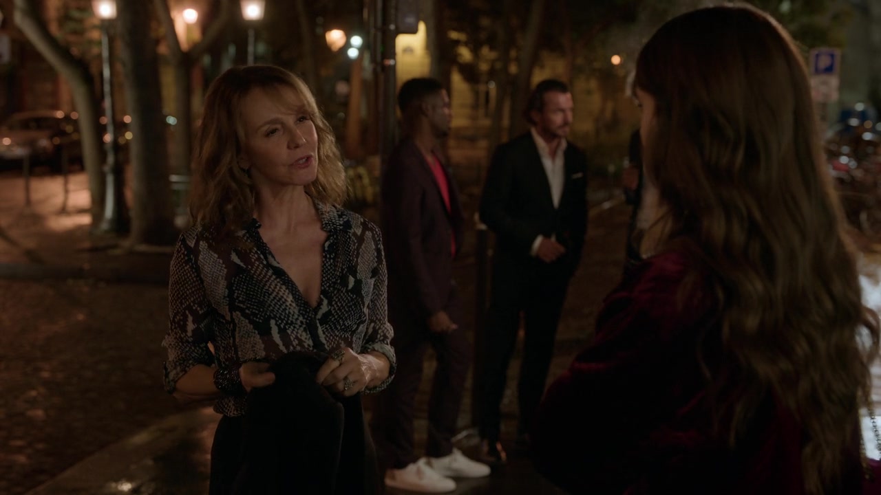 Emily_in_Paris_S01E04_A_Kiss_Is_Just_A_Kiss_720p_NF_WEB-DL_DDP5_1_x264-BTN_1029.jpg Emily_in_Paris_S01E04_A_Kiss_Is_Just_A_Kiss_720p_NF_WEB-DL_DDP5_1_x264-BTN_1029.jpg