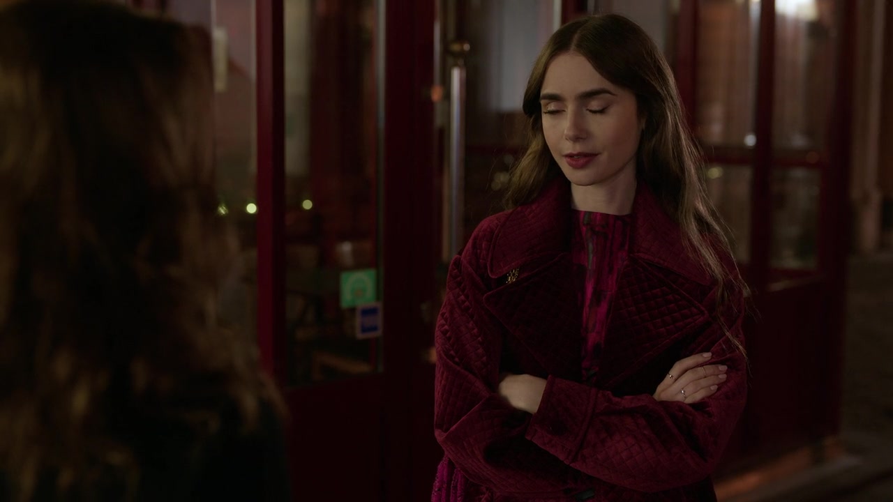 Emily_in_Paris_S01E04_A_Kiss_Is_Just_A_Kiss_720p_NF_WEB-DL_DDP5_1_x264-BTN_1044.jpg