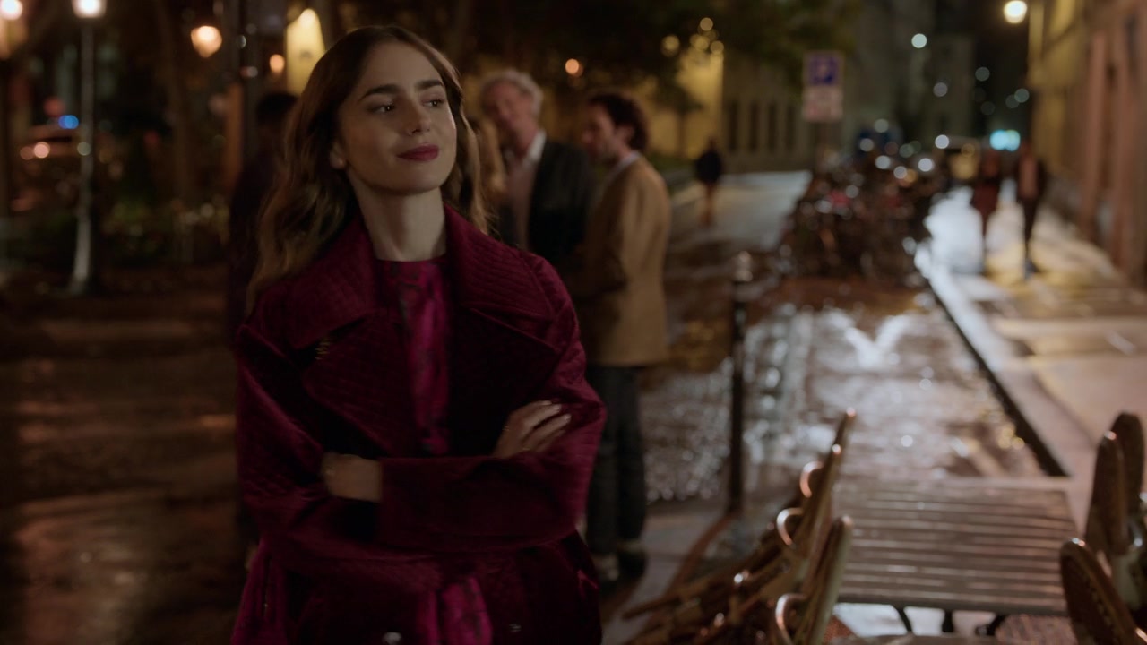 Emily_in_Paris_S01E04_A_Kiss_Is_Just_A_Kiss_720p_NF_WEB-DL_DDP5_1_x264-BTN_1053.jpg