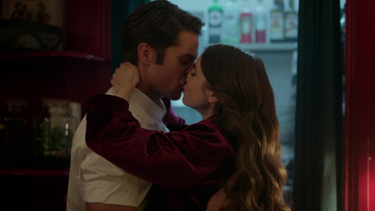 Emily_in_Paris_S01E04_A_Kiss_Is_Just_A_Kiss_720p_NF_WEB-DL_DDP5_1_x264-BTN_1067.jpg