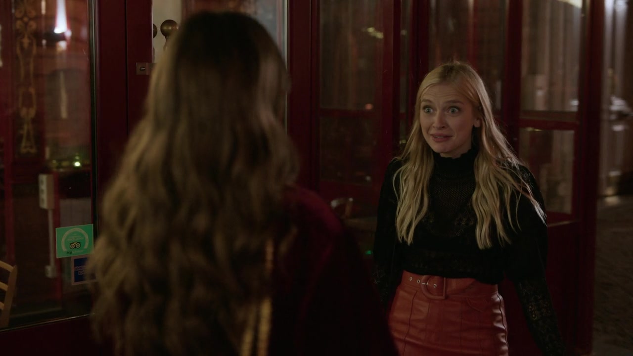 Emily_in_Paris_S01E04_A_Kiss_Is_Just_A_Kiss_720p_NF_WEB-DL_DDP5_1_x264-BTN_1080.jpg