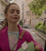 Emily_in_Paris_S01E04_A_Kiss_Is_Just_A_Kiss_720p_NF_WEB-DL_DDP5_1_x264-BTN_0075.jpg