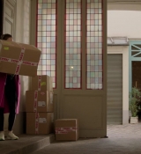 Emily_in_Paris_S01E04_A_Kiss_Is_Just_A_Kiss_720p_NF_WEB-DL_DDP5_1_x264-BTN_0182.jpg