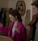 Emily_in_Paris_S01E04_A_Kiss_Is_Just_A_Kiss_720p_NF_WEB-DL_DDP5_1_x264-BTN_0209.jpg