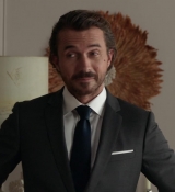 Emily_in_Paris_S01E04_A_Kiss_Is_Just_A_Kiss_720p_NF_WEB-DL_DDP5_1_x264-BTN_0364.jpg