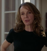 Emily_in_Paris_S01E04_A_Kiss_Is_Just_A_Kiss_720p_NF_WEB-DL_DDP5_1_x264-BTN_0378.jpg