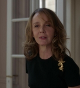 Emily_in_Paris_S01E04_A_Kiss_Is_Just_A_Kiss_720p_NF_WEB-DL_DDP5_1_x264-BTN_0391.jpg