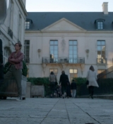 Emily_in_Paris_S01E04_A_Kiss_Is_Just_A_Kiss_720p_NF_WEB-DL_DDP5_1_x264-BTN_0469.jpg