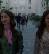 Emily_in_Paris_S01E04_A_Kiss_Is_Just_A_Kiss_720p_NF_WEB-DL_DDP5_1_x264-BTN_0488.jpg