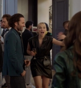 Emily_in_Paris_S01E04_A_Kiss_Is_Just_A_Kiss_720p_NF_WEB-DL_DDP5_1_x264-BTN_0528.jpg