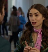 Emily_in_Paris_S01E04_A_Kiss_Is_Just_A_Kiss_720p_NF_WEB-DL_DDP5_1_x264-BTN_0596.jpg