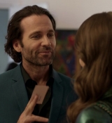 Emily_in_Paris_S01E04_A_Kiss_Is_Just_A_Kiss_720p_NF_WEB-DL_DDP5_1_x264-BTN_0608.jpg