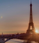 Emily_in_Paris_S01E04_A_Kiss_Is_Just_A_Kiss_720p_NF_WEB-DL_DDP5_1_x264-BTN_0615.jpg