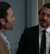 Emily_in_Paris_S01E04_A_Kiss_Is_Just_A_Kiss_720p_NF_WEB-DL_DDP5_1_x264-BTN_0668.jpg