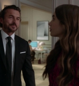 Emily_in_Paris_S01E04_A_Kiss_Is_Just_A_Kiss_720p_NF_WEB-DL_DDP5_1_x264-BTN_0726.jpg