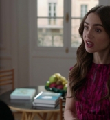 Emily_in_Paris_S01E04_A_Kiss_Is_Just_A_Kiss_720p_NF_WEB-DL_DDP5_1_x264-BTN_0734.jpg