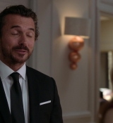 Emily_in_Paris_S01E04_A_Kiss_Is_Just_A_Kiss_720p_NF_WEB-DL_DDP5_1_x264-BTN_0751.jpg