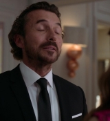 Emily_in_Paris_S01E04_A_Kiss_Is_Just_A_Kiss_720p_NF_WEB-DL_DDP5_1_x264-BTN_0768.jpg