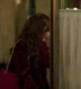 Emily_in_Paris_S01E04_A_Kiss_Is_Just_A_Kiss_720p_NF_WEB-DL_DDP5_1_x264-BTN_0804.jpg