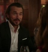 Emily_in_Paris_S01E04_A_Kiss_Is_Just_A_Kiss_720p_NF_WEB-DL_DDP5_1_x264-BTN_0955.jpg