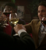 Emily_in_Paris_S01E04_A_Kiss_Is_Just_A_Kiss_720p_NF_WEB-DL_DDP5_1_x264-BTN_0960.jpg