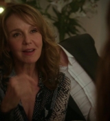 Emily_in_Paris_S01E04_A_Kiss_Is_Just_A_Kiss_720p_NF_WEB-DL_DDP5_1_x264-BTN_0996.jpg