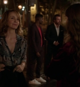 Emily_in_Paris_S01E04_A_Kiss_Is_Just_A_Kiss_720p_NF_WEB-DL_DDP5_1_x264-BTN_1028.jpg