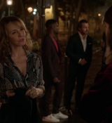 Emily_in_Paris_S01E04_A_Kiss_Is_Just_A_Kiss_720p_NF_WEB-DL_DDP5_1_x264-BTN_1029.jpg