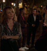 Emily_in_Paris_S01E04_A_Kiss_Is_Just_A_Kiss_720p_NF_WEB-DL_DDP5_1_x264-BTN_1030.jpg