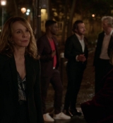 Emily_in_Paris_S01E04_A_Kiss_Is_Just_A_Kiss_720p_NF_WEB-DL_DDP5_1_x264-BTN_1039.jpg