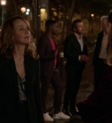 Emily_in_Paris_S01E04_A_Kiss_Is_Just_A_Kiss_720p_NF_WEB-DL_DDP5_1_x264-BTN_1040.jpg