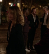Emily_in_Paris_S01E04_A_Kiss_Is_Just_A_Kiss_720p_NF_WEB-DL_DDP5_1_x264-BTN_1047.jpg