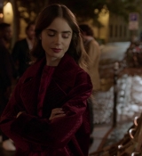 Emily_in_Paris_S01E04_A_Kiss_Is_Just_A_Kiss_720p_NF_WEB-DL_DDP5_1_x264-BTN_1052.jpg