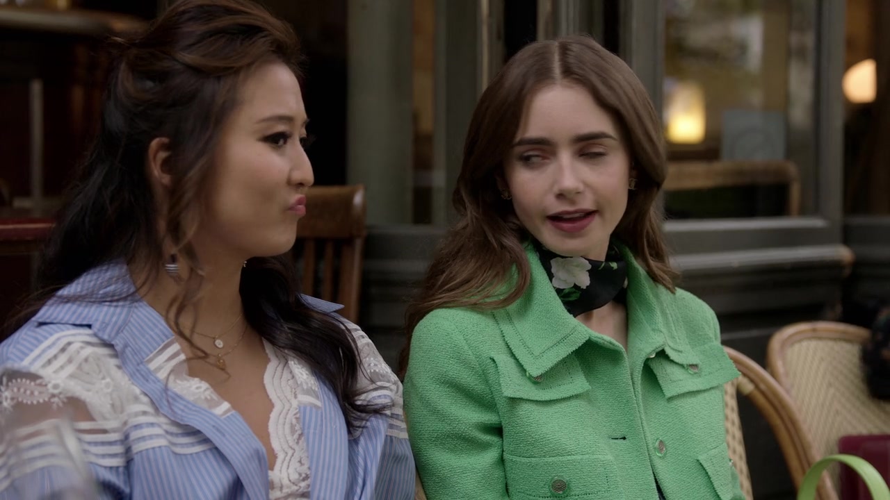 Emily_in_Paris_S01E05_Faux_Amis_720p_NF_WEB-DL_DDP5_1_x264-BTN_0024.jpg