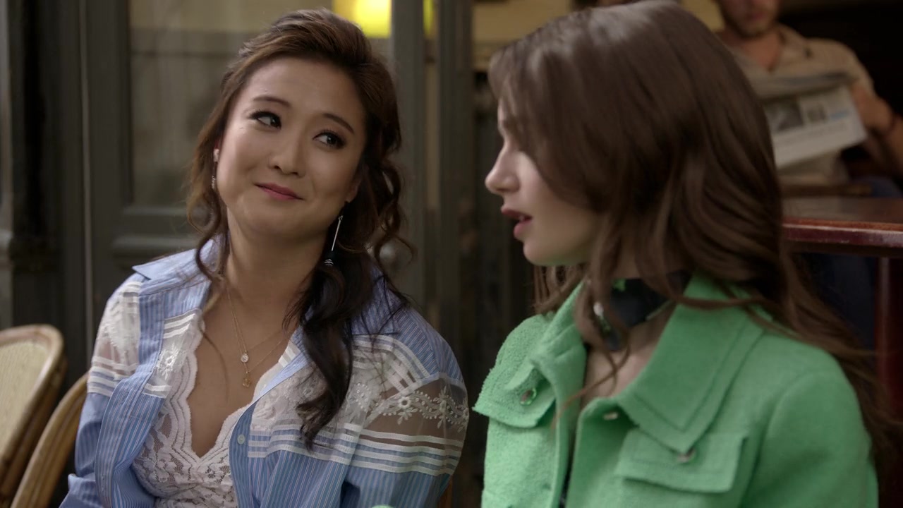 Emily_in_Paris_S01E05_Faux_Amis_720p_NF_WEB-DL_DDP5_1_x264-BTN_0037.jpg
